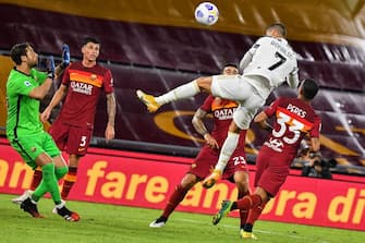 Juventus' Portuguese forward Cristiano Ronaldo (Top R) heads the ball to score an equalizer past Roma's Italian goalkeeper Antonio Mirante (L) during the Italian Serie A football match Roma vs Juventus on September 27, 2020 at the Olympic stadium in Rome. (Photo by Tiziana FABI / AFP) (Photo by TIZIANA FABI/AFP via Getty Images)
