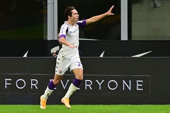 Fiorentina's Italian forward Federico Chiesa celebrates after scoring during the Italian Serie A football match Inter vs Fiorentina on September 26, 2020 at the Giuseppe-Meazza (San Siro) stadium in Milan. (Photo by MIGUEL MEDINA / AFP) (Photo by MIGUEL MEDINA/AFP via Getty Images)