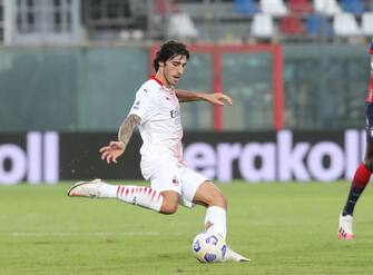 CROTONE, ITALY - SEPTEMBER 27: Sandro Tonali of Milan during the Serie A match between FC Crotone and AC Milan at Stadio Comunale Ezio Scida on September 27, 2020 in Crotone, Italy. (Photo by Maurizio Lagana/Getty Images)