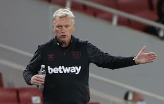 West Ham United's Scottish manager David Moyes gestures from the touchline during the English Premier League football match between Arsenal and West Ham United at the Emirates Stadium in London on September 19, 2020. (Photo by IAN WALTON / POOL / AFP) / RESTRICTED TO EDITORIAL USE. No use with unauthorized audio, video, data, fixture lists, club/league logos or 'live' services. Online in-match use limited to 120 images. An additional 40 images may be used in extra time. No video emulation. Social media in-match use limited to 120 images. An additional 40 images may be used in extra time. No use in betting publications, games or single club/league/player publications. /  (Photo by IAN WALTON/POOL/AFP via Getty Images)