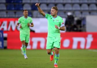 CAGLIARI, ITALY - SEPTEMBER 26: Ciro Immobile celebrates his goal 0-2 during the Serie A match between Cagliari Calcio and SS Lazio at Sardegna Arena on September 26, 2020 in Cagliari, Italy. (Photo by Enrico Locci/Getty Images)