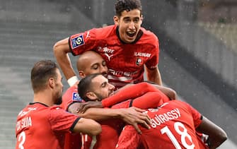 Rennes' players celebrates after scoring a goal during the French L1 football match between Saint-Etienne (ASSE) and Rennes (SRFC) on September 26, 2020, at the Geoffroy Guichard Stadium in Saint-Etienne. (Photo by JEAN-PHILIPPE KSIAZEK / AFP) (Photo by JEAN-PHILIPPE KSIAZEK/AFP via Getty Images)