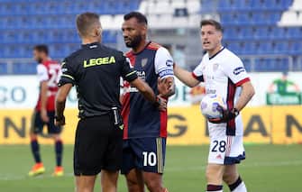 CAGLIARI, ITALY - SEPTEMBER 26: Joao Pedro protest with the referee  during the Serie A match between Cagliari Calcio and SS Lazio at Sardegna Arena on September 26, 2020 in Cagliari, Italy. (Photo by Enrico Locci/Getty Images)