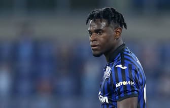 ROME, ITALY - SEPTEMBER 30: (BILD ZEITUNG OUT) Duvan Zapata of Atalanta BC looks on during the Serie A match between SS Lazio and Atalanta BC at Stadio Olimpico on September 30, 2020 in Rome, Italy. (Photo by Matteo Ciambelli/DeFodi Images via Getty Images)