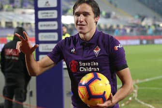 FLORENCE, ITALY - JANUARY 30: Federico Chiesa of ACF Fiorentina greets fans during the Coppa Italia match between ACF Fiorentina and AS Roma at Stadio Artemio Franchi on January 30, 2019 in Florence, Italy.  (Photo by Gabriele Maltinti/Getty Images)