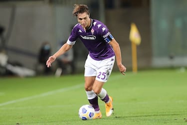 FLORENCE, ITALY - OCTOBER 02: Federico Chiesa of ACF Fiorentina in action during the Serie A match between ACF Fiorentina and UC Sampdoria at Stadio Artemio Franchi on October 2, 2020 in Florence, Italy.  (Photo by Gabriele Maltinti/Getty Images)