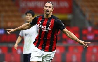 MILAN, ITALY - SEPTEMBER 21:  Zlatan Ibrahimovic of AC Milan celebrates after scoring the opening goal during the Serie A match between AC Milan and Bologna FC at Stadio Giuseppe Meazza on September 21, 2020 in Milan, Italy.  (Photo by Marco Luzzani/Getty Images)