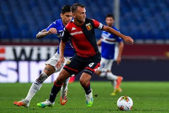 GENOA, ITALY - JULY 22: Fabio Depaoli (L) and Domenico Criscito of Genoa vie for the ball during the Serie A match between UC Sampdoria and Genoa CFC at Stadio Luigi Ferraris on July 22, 2020 in Genoa, Italy. (Photo by Paolo Rattini/Getty Images)
