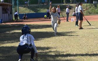 25/07/2020 - NICOLETTA MANTOVANI INVITATA A FARE IL PRIMO LANCIO DI UNA PARTITA DI SOFTBALL FEMMINILE UNDER 15 FEMMINILE DERBY FRA SQUADRE BOLOGNESI 25/07/2020 - NICOLETTA MANTOVANI INVITATA A FARE IL PRIMO LANCIO DI UNA PARTITA DI SOFTBALL FEMMINILE UNDER 15 FEMMINILE DERBY FRA SQUADRE BOLOGNESI (GIANNI SCHICCHI/Fotogramma, Bolgna - 2020-07-27) p.s. la foto e' utilizzabile nel rispetto del contesto in cui e' stata scattata, e senza intento diffamatorio del decoro delle persone rappresentate