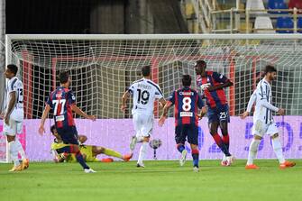 Crotone's Simy(2R)&nbsp; scores on&nbsp; penalty the 1-0 goal&nbsp; during the italian Serie A soccer match between FC Crotone and Juventus FC at Ezio Scida stadium in Crotone, Italy, 17 October 2020. ANSA / CARMELO IMBESI