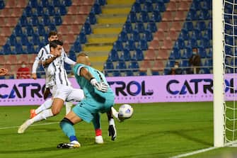 Juventus' Alvaro Morata(2L) scores the 1 -1 goal during the italian Serie A soccer match between FC Crotone and Juventus FC at Ezio Scida stadium in Crotone, Italy, 17 October 2020. ANSA / CARMELO IMBESI