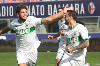 Sassuolo's Francesco Caputo (R) jubilates after scoring a goal during the Italian Serie A soccer match Bologna Fc vs U.S. Sassuolo at the Renato Dall'Ara stadium in Bologna, Italy, October, 18, 2020. - foto Michele Nucci /LM (LM/Michele Nucci / IPA/Fotogramma, Bologna - 2020-10-18) p.s. la foto e' utilizzabile nel rispetto del contesto in cui e' stata scattata, e senza intento diffamatorio del decoro delle persone rappresentate