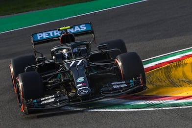 Formula 1, Gp d'Imola: Bottas in pole davanti a Hamilton. Leclerc 7°