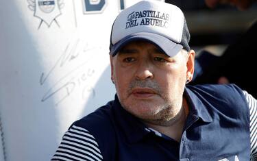 epa08260737 Gimnasia y Esgrima coach Diego Armando Maradona reacts during a match between Gimnasia y Esgrima vs Atletico Tucuman in the Argentine Football Super League at the Juan Carmelo Zerillo stadium in La Plata, Buenos Aires, Argentina, 29 February 2020. EPA/Demian Alday Estevez