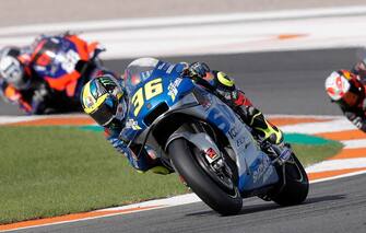 epa08807511 Spanish MotoGP rider Joan Mir in action during the Motorcycling Grand Prix of Europe at Ricardo Tormo circuit in Cheste, eastern Spain, 08 November 2020.  EPA/Kai Foersterling