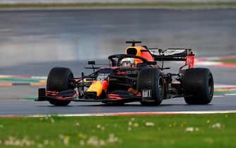epa08821376 Dutch Formula One driver Max Verstappen of Aston Martin Red Bull Racing in action during the Formula One Grand of Turkey on the Intercity Istanbul Park circuit, Istanbul, Turkey, 15 November 2020.  EPA/Ozan Kose / Pool