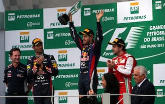 epa03963961 German driver Sebastian Vettel (C), of Red Bull, celebrates after winning at the at the Interlagos circuit with his teammate Mark Webber (2-L, second in race), and Spanish Fernando Alonso, of Ferrari (2-R, third on race), in Sao Paulo, Brazil, during the Formula One Brazil Grand Prix, the last race of the year, on 24 November 2013.  EPA/Carlos Villalba Racines