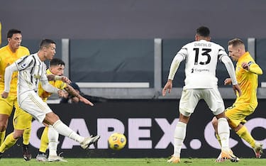 Juventus’ Cristiano Ronaldo scores the goal (1-0) during the italian Serie A soccer match Juventus FC vs Cagliari Calcio at the Allianz stadium in Turin, Italy, 21 November 2020.
ANSA/ALESSANDRO DI MARCO