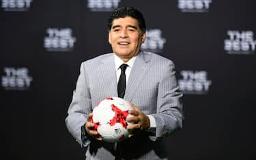 epa08841528 (FILE) - Argentinian soccer legend Diego Armando Maradona poses for photographers as he arrives prior to the FIFA Awards 2016 gala at the Swiss TV studio in Zurich, Switzerland, 09 January 2017 (re-issued on 25 November 2020). Diego Maradona has died after a heart attack, media reports claimed on 25 November 2020.  EPA/WALTER BIERI *** Local Caption *** 53218238