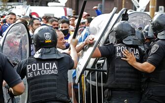 Diego Maradona's fans argue with police to enter the Government House to pay tribute to late football legend Diego Armando Maradona in Buenos Aires, on November 26, 2020. - Diego Maradona's coffin arrived at the presidential palace in Buenos Aires for a period of lying in state, TV reports showed, following the death of the Argentine football legend aged 60 on November 25. Hundreds of people were already lining up to pay their respects to Maradona, who died while recovering from a brain operation, the images from sports channels TyC and ESPN showed. (Photo by ALEJANDRO PAGNI / AFP) (Photo by ALEJANDRO PAGNI/AFP via Getty Images)