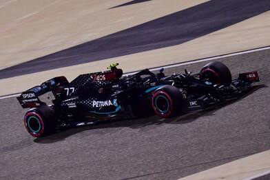 F1, qualifiche del Gp Bahrain: pole a Bottas, quarto Leclerc. VIDEO