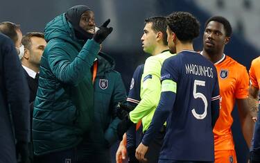 Champions, squadre fermano Psg-Basaksehir: "Razzismo da quarto uomo"