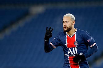 epa08873074 Paris Saint Germain's Neymar Jr celebrates scoring the 4-0 goal during the UEFA Champions League group H soccer match between Paris Saint-Germain (PSG) and Istanbul Basaksehir at the Parc des Princes Stadium in Paris, France, 09 December 2020.  EPA/IAN LANGSDON