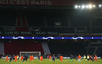 epa08872989 Players of Paris Saint-Germain (PSG) and Istanbul Basaksehir take a knee before the start of the UEFA Champions League group H soccer match between Paris Saint-Germain (PSG) and Istanbul Basaksehir at the Parc des Princes Stadium in Paris, France, 09 December 2020. The match is due to be resumed after being suspended on 08 December following alleged racist comments made by the fourth official.  EPA/IAN LANGSDON