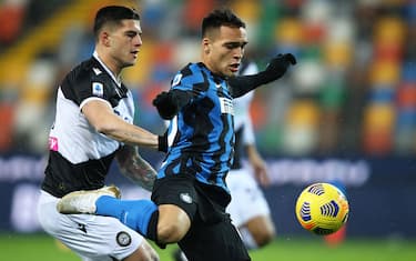 Udinese's Kevin Bonifazi (L) and Inter s Lautaro Martinez in action during the Italian Serie A soccer match Udinese Calcio vs FC Inter at the Friuli - Dacia Arena stadium in Udine, Italy, 23 January 2021. ANSA/GABRIELE MENIS