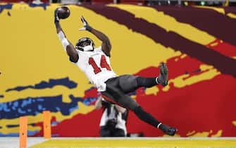 epa08995163 Tampa Bay Buccaneers wide receiver Chris Godwin makes an acrobatic catch but comes down out of bounds against the Kansas City Chiefs in the third quarter of the National Football League Super Bowl LV at Raymond James Stadium in Tampa, Florida, USA, 07 February 2021.  EPA/ERIK S. LESSER