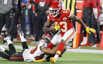 epa08994941 Kansas City Chiefs wide receiver Byron Pringle (R) is tackled by Tampa Bay Buccaneers Sean Murphy-Bunting in the first quarter of the National Football League Super Bowl LV at Raymond James Stadium in Tampa, Florida, USA, 07 February 2021.  EPA/CJ GUNTHER