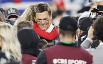 epa08995239 Tampa Bay Buccaneers quarterback Tom Brady embraces his daughter Vivian after the Buccaneers deafeated the Kansas City Chiefs to win the National Football League Super Bowl LV at Raymond James Stadium in Tampa, Florida, USA, 07 February 2021.  EPA/CJ GUNTHER