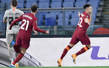 AS Roma's Stephan El Shaarawy (R) celebrates after scoring the 2-0 goal during the UEFA Europa League round of 16 first leg soccer match between AS Roma and Shakhtar Donetsk at Olimpico stadium in Rome, Italy, 11 March 2021.  ANSA/ETTORE FERRARI




