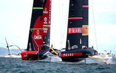 AUCKLAND, NEW ZEALAND - MARCH 15: Emirates Team New Zealand (L) and Prada Luna Rossa (R) start race eight of the America's Cup between Emirates Team New Zealand and Luna Rossa Prada Pirelli Team on Auckland Harbour on March 15, 2021 in Auckland, New Zealand. (Photo by Fiona Goodall/Getty Images)