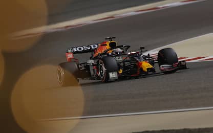 Formula 1, Gp Bahrein qualifiche. Pole per Verstappen, quarto Leclerc