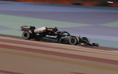 F1, Gp Bahrein, vince Hamilton davanti a Verstappen. Leclerc sesto