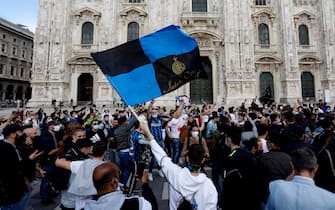 Fc inter's supporters celebrate in Piazza del Duomo  the victory of the italian Championship (Scudetto), Milan, Italy, 2 May 2021. Inter won the 19th title of his history and the first since 2009-2010 season. ANSA/Mourad Balti Touati