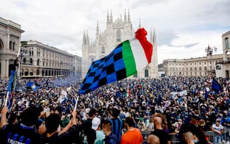 FC Inter's supporters celebrate in Piazza del Duomo the victory of the italian Championship (Scudetto), Milan, Italy, 2 May 2021. Inter won the 19th title of his history and the first since 2009-2010 season. ANSA/Mourad Balti Touati
