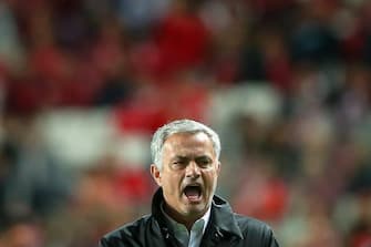 epa06274242 Manchester United's Portuguese manager Jose Mourinho reacts during the UEFA Champions League group A soccer match between Benfica Lisbon and Manchester United at Luz Stadium in Lisbon, Portugal, 18 October 2017.  EPA/ANTONIO COTRIM