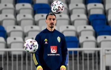 Zlatan Ibrahimovic of Sweden warms up prior the FIFA World Cup 2022 qualifying soccer match between Kosovo and Sweden in Pristina, Kosovo, 28 March 2021.  ANSA/GEORGI LICOVSKI