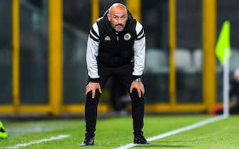Vincenzo Italiano a bordo campo durante una partita dello Spezia nella stagione 2020-2021