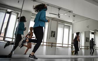 La palestra scuola di danza e fitness Studio G di Milano rimane aperta in tempi di covid seguendo le normative anticontagio, Milano, 20 Ottobre 2020.ANSA/MATTEO CORNER