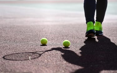 epa09105038 People play tennis at a public tennis court in London, Britain, 29 March 2021. The UK government is easing lockdown measures due to the coronavirus pandemic. Outdoor sport facilities including swimming pools, tennis courts and golf courses are reopening and organized outdoor sports can resume. Two households or groups of up to six people are now able to meet outside in England as the stay-at-home Covid restrictions order ends. EPA/ANDY RAIN