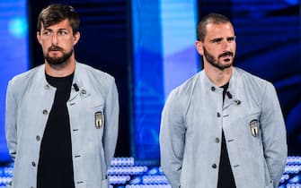 Francesco Acerbi e Leonardo Bonucci con la divisa della Nazionale firmata Armani