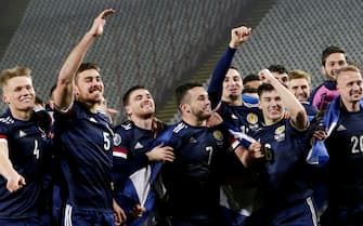 epa08816827 Scotland's players celebrate after winning the penalty shootout of the UEFA EURO 2020 qualification playoff match between Serbia and Scotland in Belgrade, Serbia, 12 November 2020.  EPA/ANDREJ CUKIC