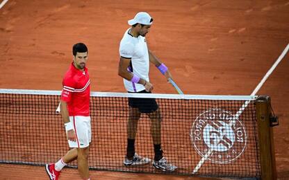 Roland Garros, Berrettini lotta, ma si arrende a Djokovic nei quarti