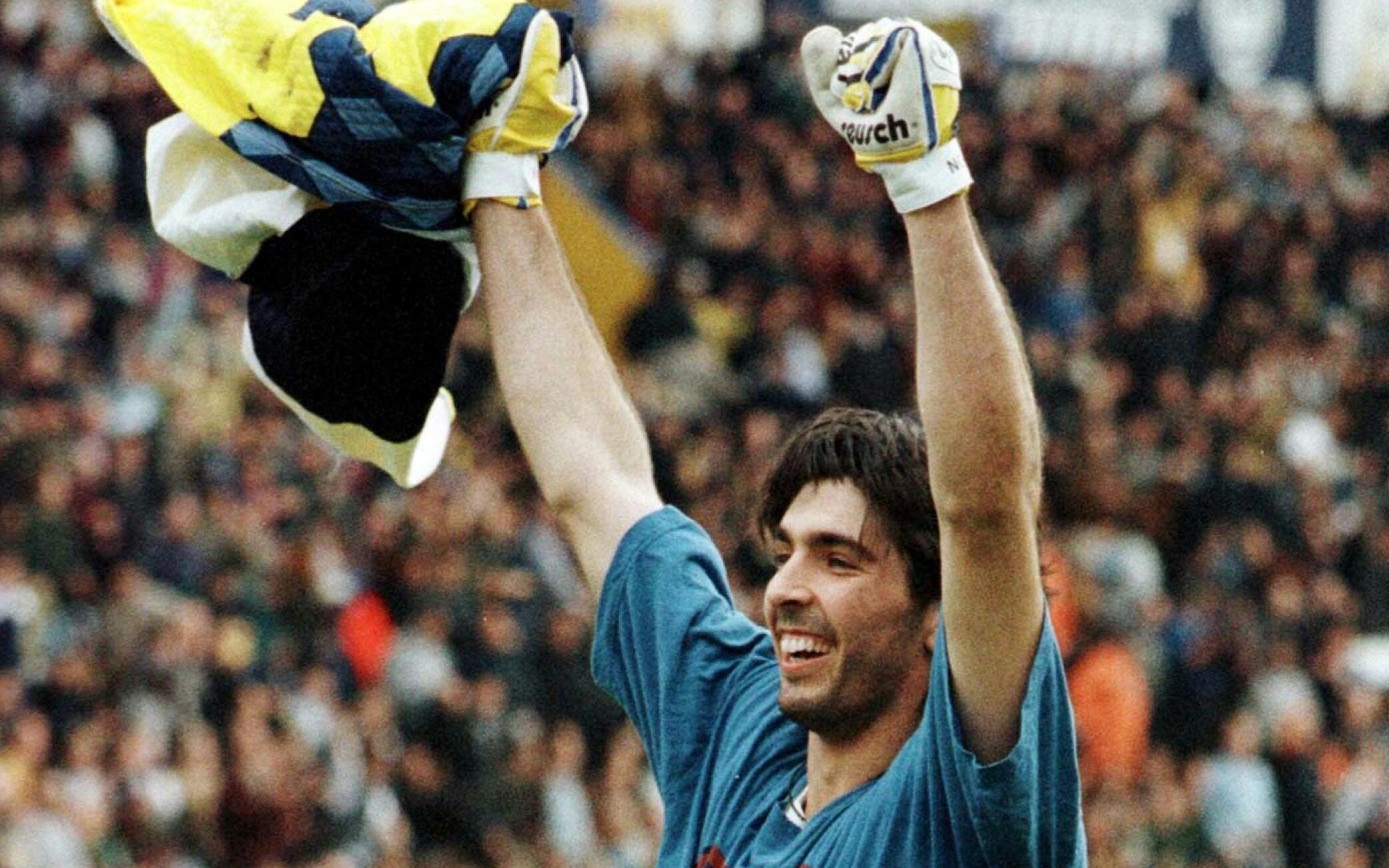 Un'immagine di Buffon ai tempi del Parma Il portiere del Parma, Gianluigi Buffon, in una immagine di archivio.
ANSA/BENVENUTI-PARENTI