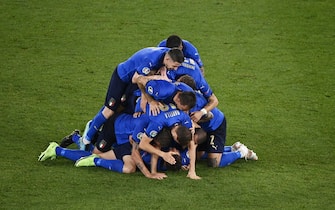 I calciatori dell'Italia esultano dopo il 2-0 alla Svizzera