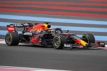 epa09285538 Dutch Formula One driver Max Verstappen of Red Bull Racing in action during the qualifying of the French Formula One Grand Prix at Paul Ricard circuit in Le Castellet, France, 19 June 2021. The 2021 French Formula One Grand Prix will take place on 20 June.  EPA/SEBASTIEN NOGIER