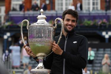 Italy's Matteo Berrettini poses with the winner trophy after his victory over Britain's Cameron Norrie during their men's singles final tennis match at the ATP Championships tournament at Queen's Club in west London on June 20, 2021. (Photo by Adrian DENNIS / AFP)